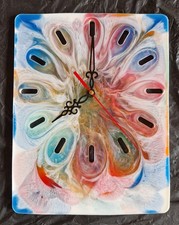 IPonArt Wanduhr aus Epoxidharz, Schwarze Zeiger, Handarbeit, Unikat. 