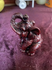 Roter Resin Miniatur Elefant