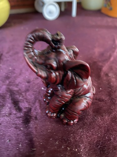 Roter resin miniatur elefant - roter,
