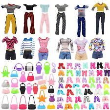 10 Kleidung Zubehör Set für Barbie Puppe Hose Top Jacke Schuhe Tasche Konvolut