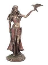 Morrigan und Krähe Figur 28 cm