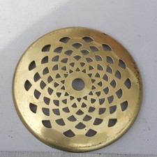 kleinere Lampenschirm-Abdeckkappe Messing rund flach perforiert  ca. 100 mm