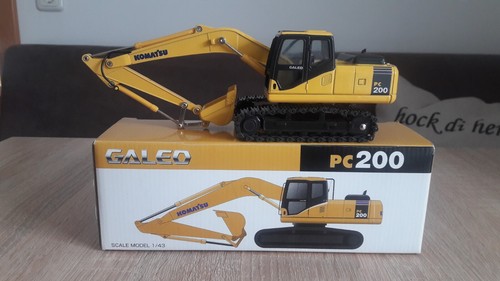 Komatsu bagger pc 200 - ,