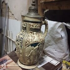 Krug / Kanne aus Keramik, mit Zinndeckel, mit Dekorelementen