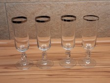 4 alte Sektgläser mit