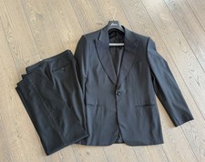 Luxuriöser Smoking von BRIONI