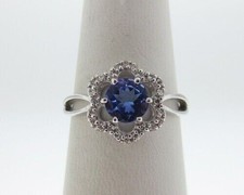 Dainty Blumenring mit Tansanit