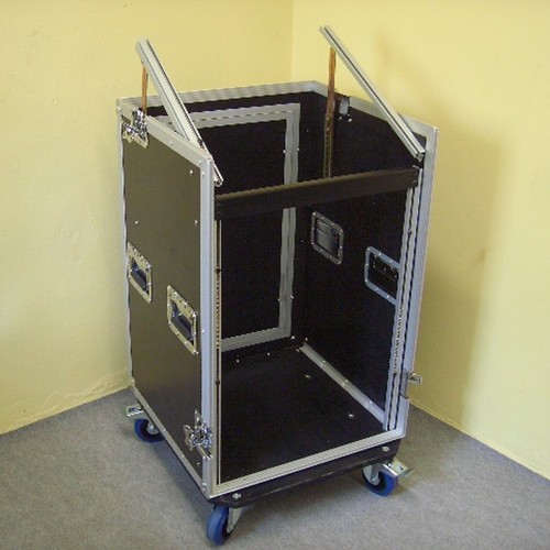 10 he flightcase - /,