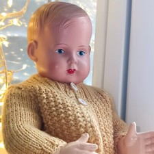 schöne alte Puppe Minerva