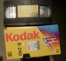 VHS KASSETTEN 75 STÜCK+1x Reinigungskassette verschiedene Marken und Spielzeiten