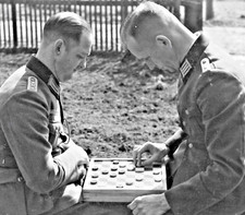 Org.Foto, Schnappschuss WH Offiziere Spielen Dame, Schulterklappen, 2WK