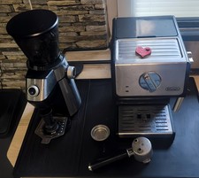 DeLonghi Kaffeemaschine+Kaffeemühle Und Dumper. Komplett Set