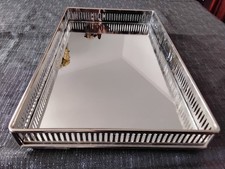 Silbertablett mit Füßen mit
