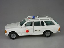 GAMA 1/26 Mercedes 300 TD Station W123 Ambulance Red Cross 2115 130434