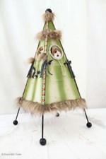 Schönes Indianerzelt Tipi Lampenschirm Tischdekoration Metall und Stoff verziert