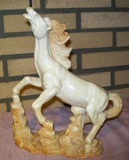 Pferde Figur aus hellen