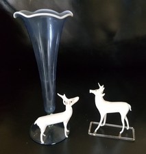 Alte Glasvase mit 2 Hirsch en