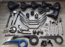 Fahrradteile Konvolut Sattel, Lenker, Federsattelstützen, Ständer...43 Teile..