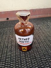 antikes Apothekergefäß, braune Glasflaschen mit Glasdeckel, Aether Acetic