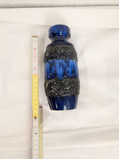 Blaue Vase im Fat Lava Stil