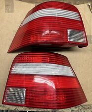 VW Golf IV Pacific Rücklicht Rückleuchte Links Rechts Rot weis 1J6945095BA