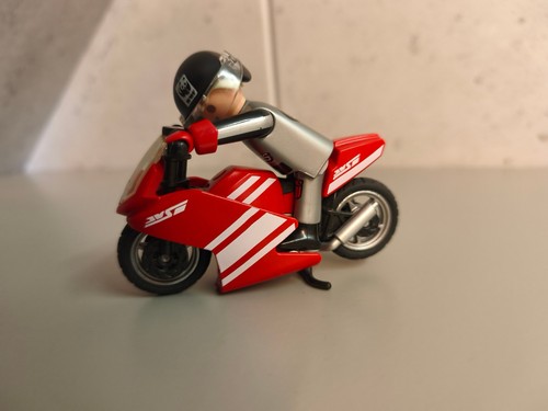 Papa auf seiner rennmaschine - papa,