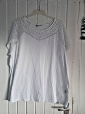 T-Shirt mit Spitzeneinsatz am