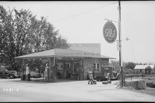 HORTHY MIKLÓS TÉR GAS PUMP