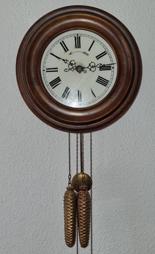 Schöne alte runde - , nussbaum