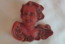 Engel mit Flügeln, Engelskopf aus roten Wachs, rotes Wachsrelief