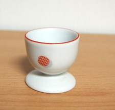 Eierbecher graue rote  Punkte Raster Vintage