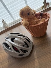 Fahrrad Helm + Teddy Und Korb