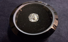 Mit Gutachten: Diamant im