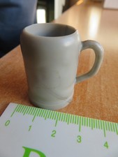 Kleiner Bierkrug 3,5cm hoch Kunststoff Dekofigur Deko Modellbau Mini Bierkrug