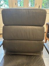 Vitra Eames EA219, selten in grau mit Armlehnen, Sitzfläche Leder kaputt