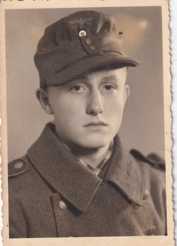 Foto sehr junger soldat - -,