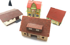 4 alte Häuser , teils aus Pappe, Holz  selten DDR Modelleisenbahn /P14