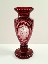 Böhmische Glasvase, Rubinrot
