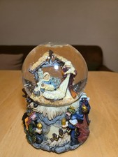 Große Schneekugel Krippe mit