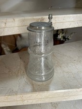 Glaskrug mit Zinndeckel und Gravur