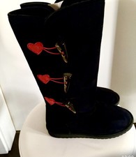 Moschino-Stiefel  ; Größe 39 ; Farbe: Schwarz mit roten Herzen !