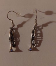 Ohrringe  mit  Trompete 