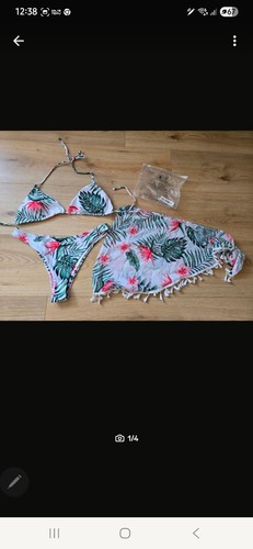 Süßer bikini mit - süßer, strandtuch