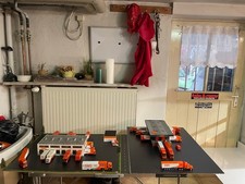 TNT Logistikhallen + Büro beleuchtet mit TNT LKW`s Faller Vollmer Herpa