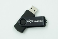 Linux Mint 22.2 'Zara' Cinnamon - 8GB USB Boot Stick - Sofort einsetzbar