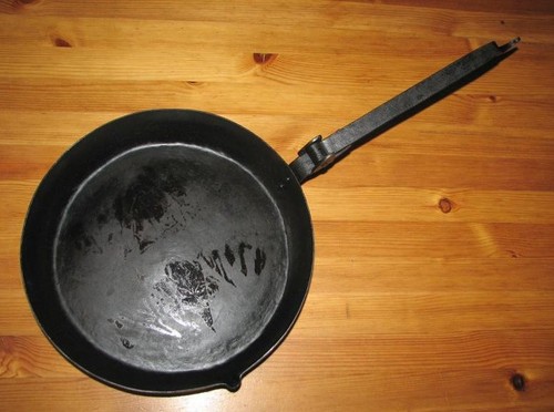 Outdoorpfanne mit klappgriff - outdoorpfanne,