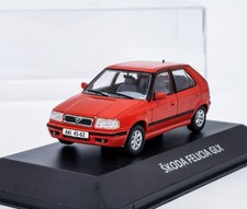 Skoda Felicia GLX (1998) rot + Plexiglasbox DeA 1:43