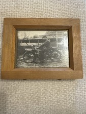 Alte Fotografie Motorradfahrer – 1920er Jahre, Originalfoto im Holzrahmen