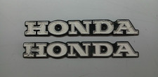 HONDA Tank 2X Emblem Schild Badge für Tank HONDA Lochabstand 68mm