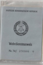 DDR Wehrdienstausweis mit Metall Plakette Eintrag: Verwendungsmöglichkeiten 03.5